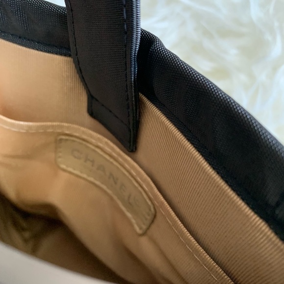 🌴Quilted Vintage Chanel Wristlet Nylon - Picture 5 of 8